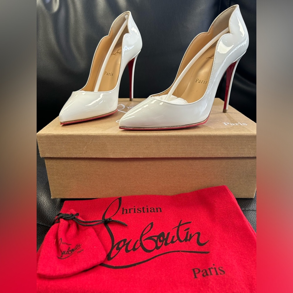 BNIB Hot Chick 100 Pumps - Patent calf leather